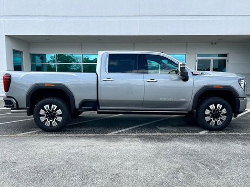 New 2026 GMC Sierra 3500 Denali w/ Denali Reserve Package image 3