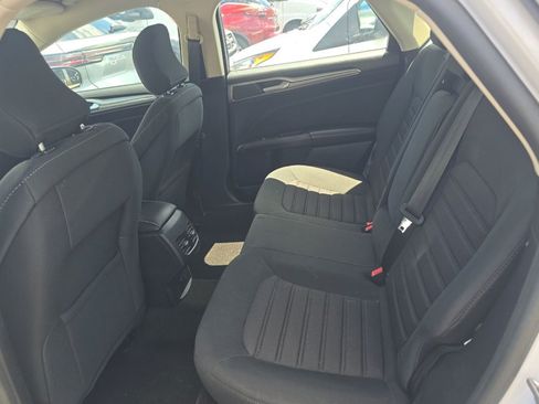 Used 2019 Ford Fusion SE FWD image 13