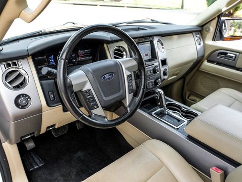 Used 2017 Ford Expedition Limited w/ Equipment Group 301A RWD image 3