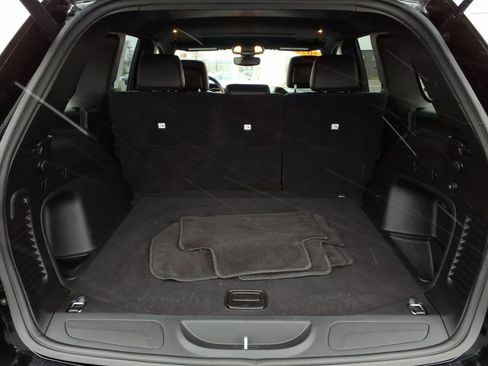 Used 2022 Jeep Grand Cherokee Laredo X image 13