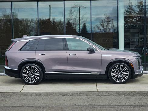 Used 2026 Cadillac Vistiq Premium Luxury image 6