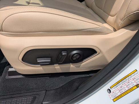 Used 2025 Jeep Grand Cherokee L Limited w/ Luxury Tech Group II AWD/4WD image 8