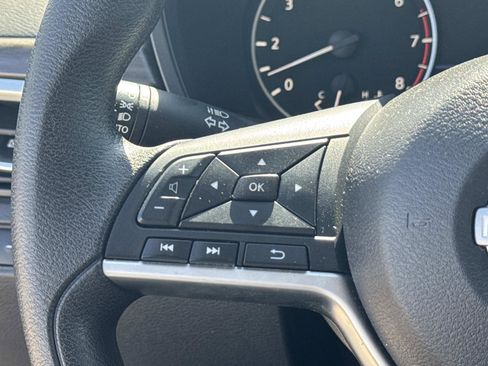 Used 2024 Nissan Altima 2.5 SV image 9