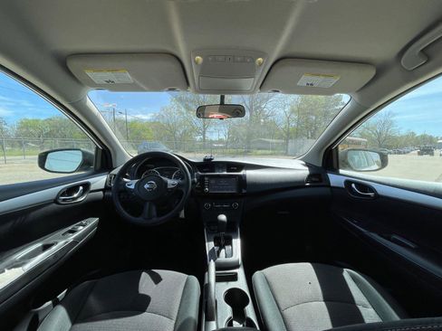 Used 2019 Nissan Sentra S image 13