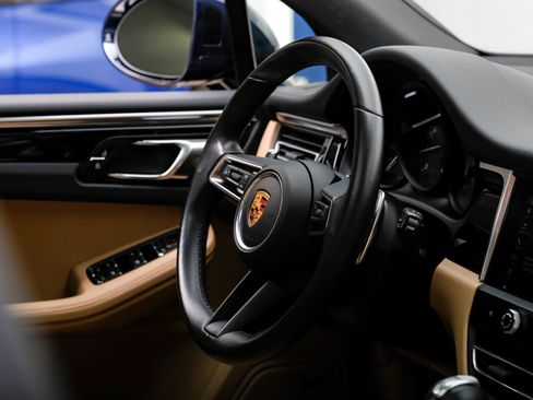 Used 2023 Porsche Macan AWD/4WD image 18