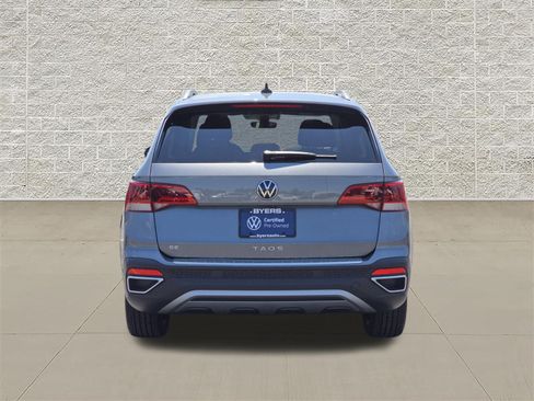 Used 2023 Volkswagen Taos SE w/ Panoramic Sunroof Package FWD image 6