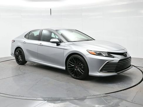 Used 2022 Toyota Camry LE image 1