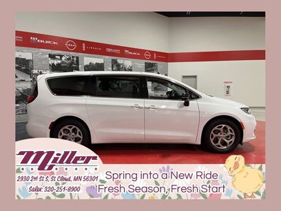 Used 2024 Chrysler Pacifica Limited w/ Trailer Tow Group