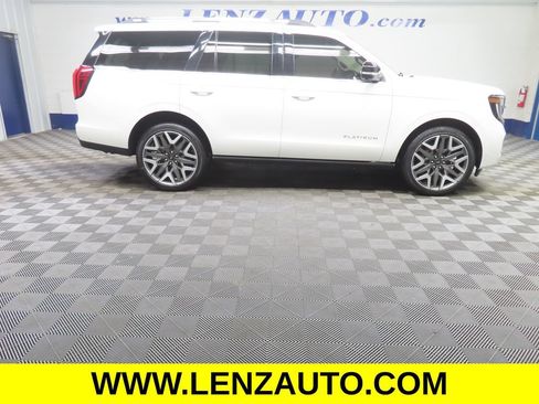 Used 2025 Ford Expedition Platinum w/ Platinum Ultimate Package AWD/4WD image 2