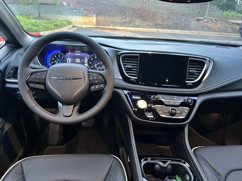 New 2026 Chrysler Pacifica Limited w/ S Appearance Package FWD image 19