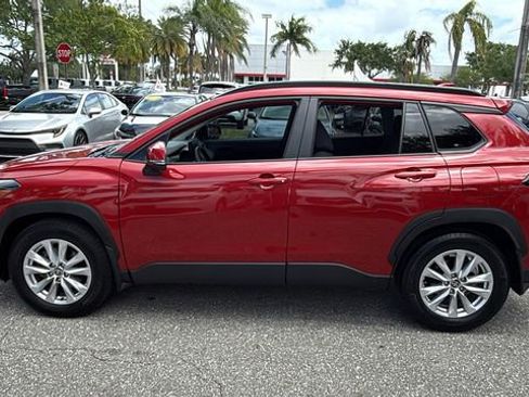 Certified 2024 Toyota Corolla Cross LE image 4