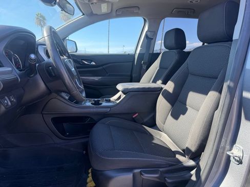 Used 2022 GMC Acadia SLE w/ LPO, Floor Liner Package FWD image 5