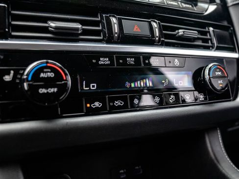 Used 2023 Nissan Pathfinder SL FWD image 27
