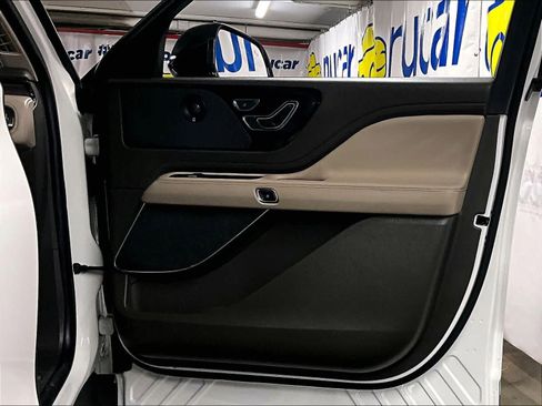 Used 2022 Lincoln Aviator Reserve w/ Elements Package Plus image 12