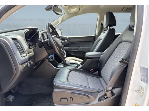 Used 2022 Chevrolet Colorado Z71 AWD/4WD image 12