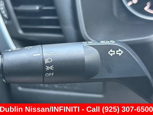 Used 2025 Nissan Rogue S FWD image 38