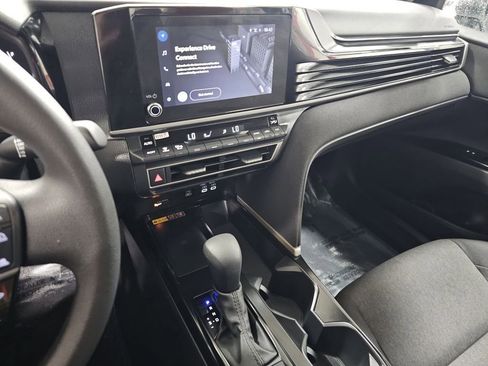 Used 2025 Toyota Camry LE FWD image 30