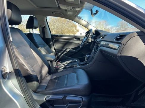 Used 2018 Volkswagen Passat 2.0T SE image 23