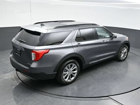 Used 2022 Ford Explorer XLT w/ Equipment Group 202A AWD/4WD image 33