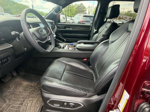 Used 2022 Jeep Wagoneer Series III w/ Premium Group I AWD/4WD image 4