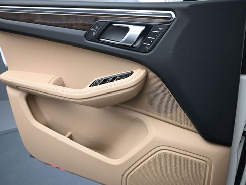 Certified 2024 Porsche Macan image 24