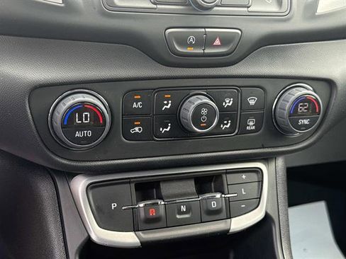 Used 2023 GMC Terrain SLE w/ Driver Convenience Package FWD image 21