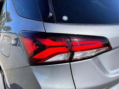 Used 2024 Chevrolet Equinox Premier FWD image 29