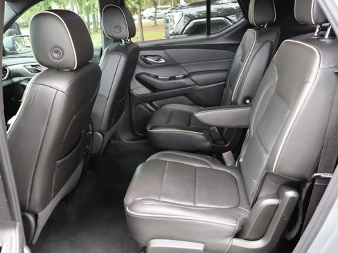 Used 2023 Chevrolet Traverse Premier FWD image 42