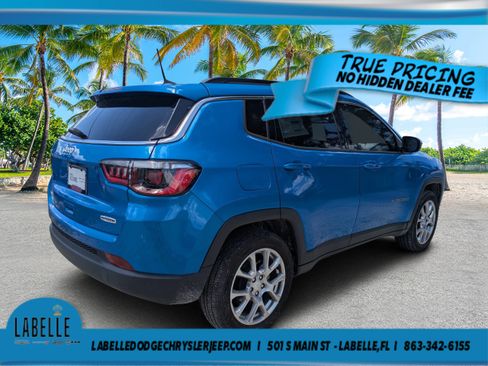 Used 2024 Jeep Compass Latitude AWD/4WD image 3