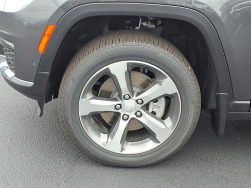 New 2025 Jeep Grand Cherokee L Limited w/ Luxury Tech Group II image 22