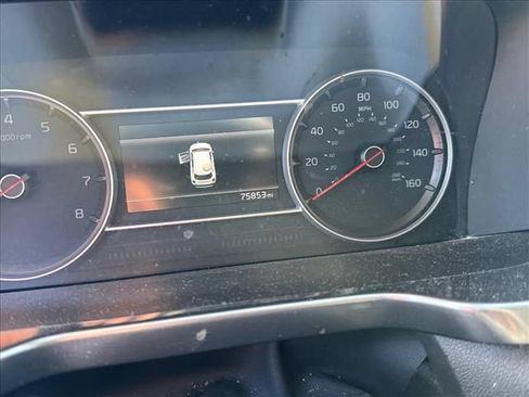 Used 2023 Kia Sorento LX FWD image 4