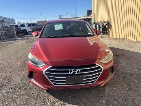 Used 2017 Hyundai Elantra SE image 2