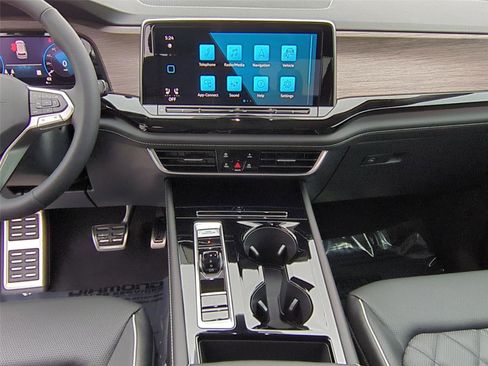 New 2026 Volkswagen Atlas SEL Premium R-Line image 15