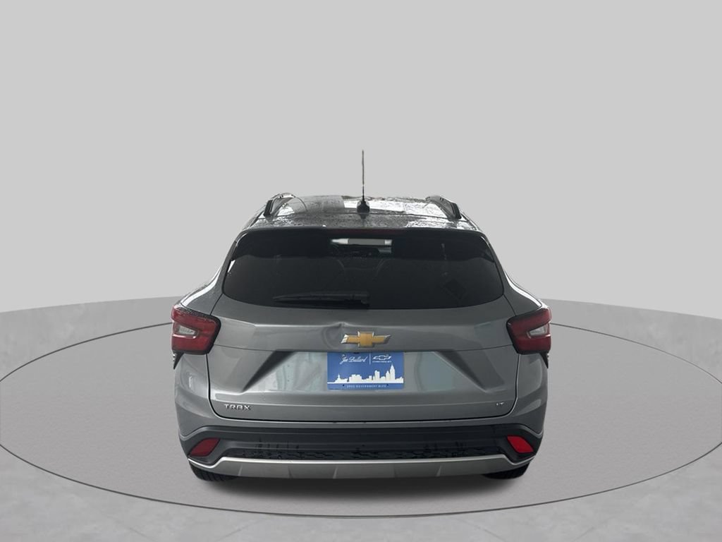 Used 2024 Chevrolet Trax LT FWD image 6