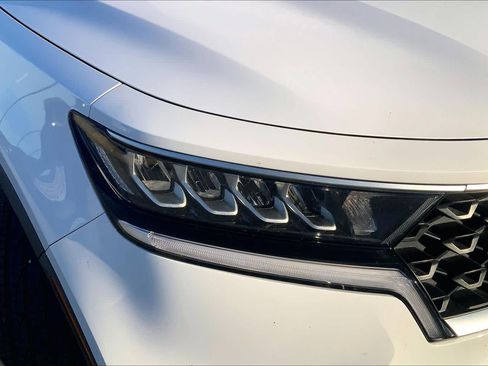 Used 2023 Kia Sorento LX FWD image 25