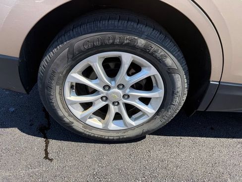 Used 2018 Chevrolet Equinox LT FWD image 16