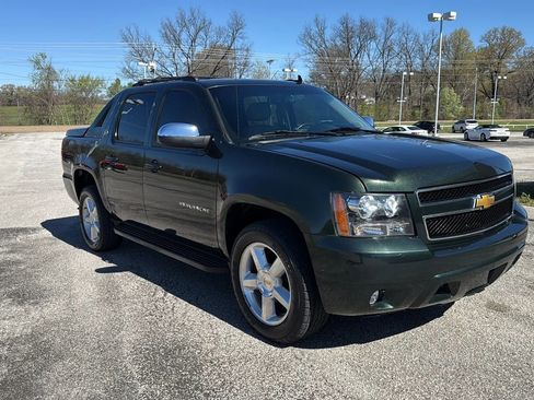 Used 2013 Chevrolet Avalanche LS image 8