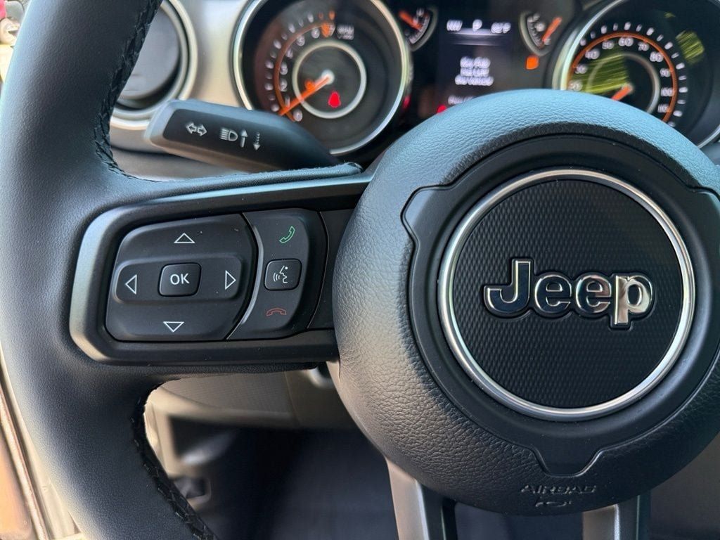 Used 2023 Jeep Gladiator Sport AWD/4WD image 25