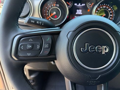Used 2023 Jeep Gladiator Sport AWD/4WD image 25