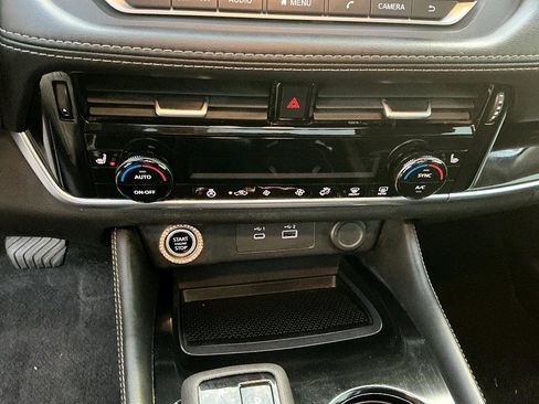 Certified 2023 Nissan Rogue SL image 17