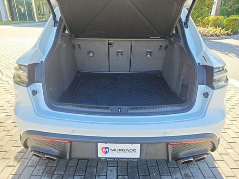Used 2023 Porsche Macan S AWD/4WD image 10