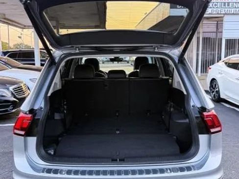 Used 2022 Volkswagen Tiguan SE FWD image 11