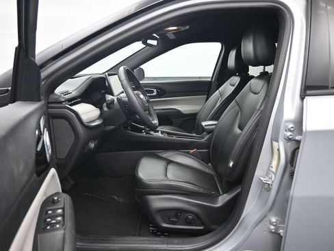 Used 2025 Jeep Compass Limited AWD/4WD image 23