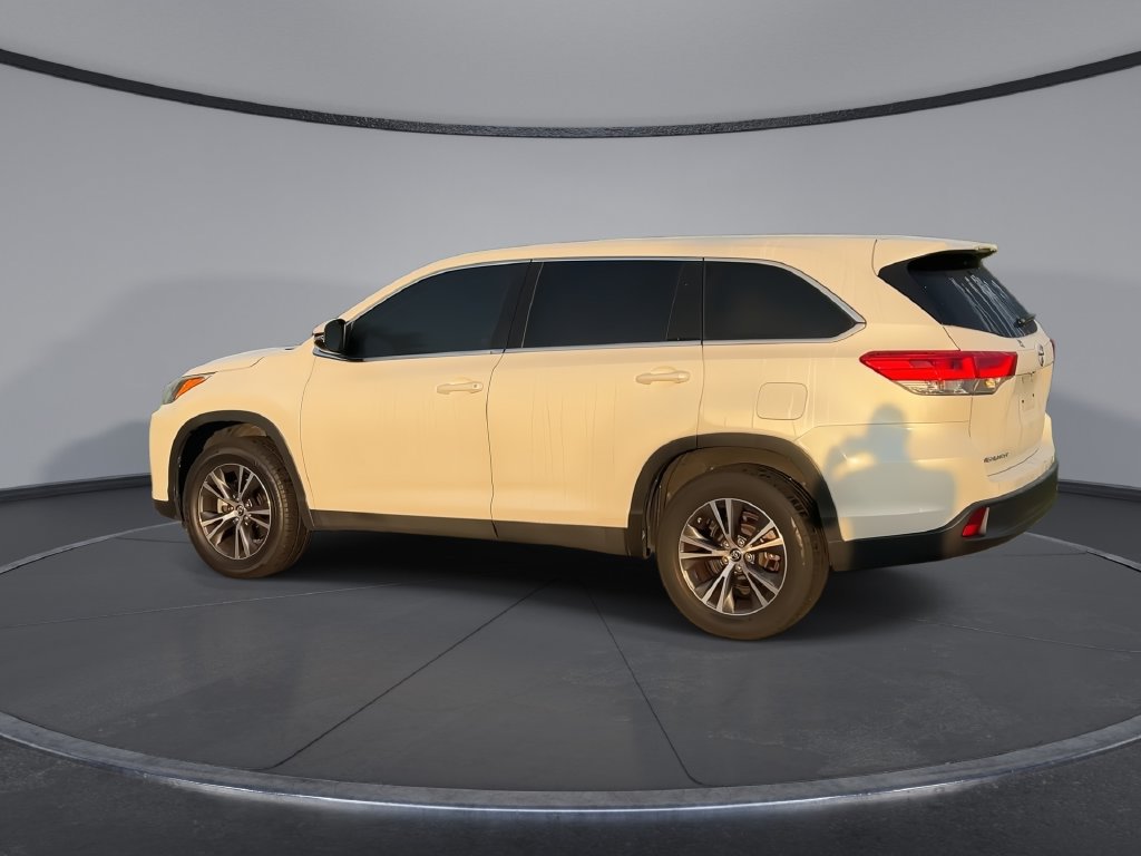 Used 2019 Toyota Highlander LE FWD image 6