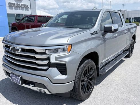 Used 2026 Chevrolet Silverado 1500 High Country w/ High Country Premium Package AWD/4WD image 1