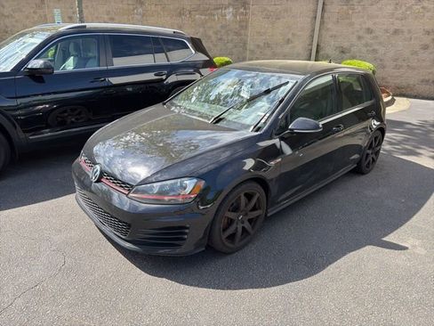 Used 2017 Volkswagen GTI SE image 10