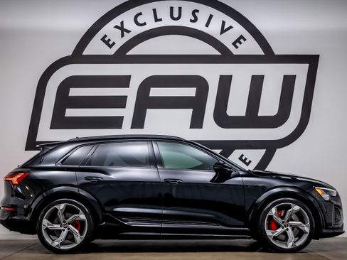 Used 2024 Audi Q8 e-tron Prestige image 8