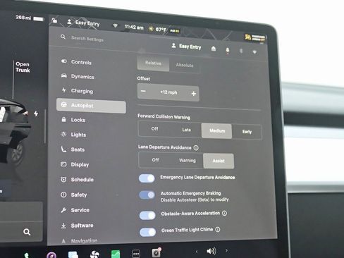 Used 2022 Tesla Model Y Long Range image 23