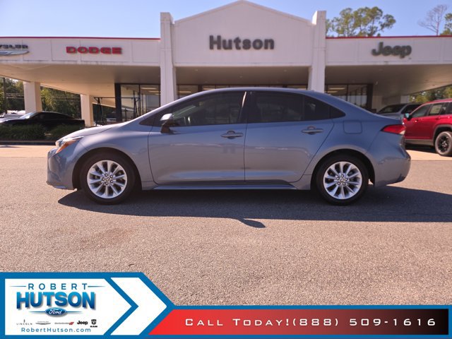Used 2021 Toyota Corolla LE w/ LE Convenience Package FWD image 1