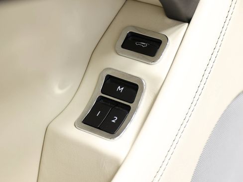 Used 2019 Bentley Bentayga AWD/4WD image 12